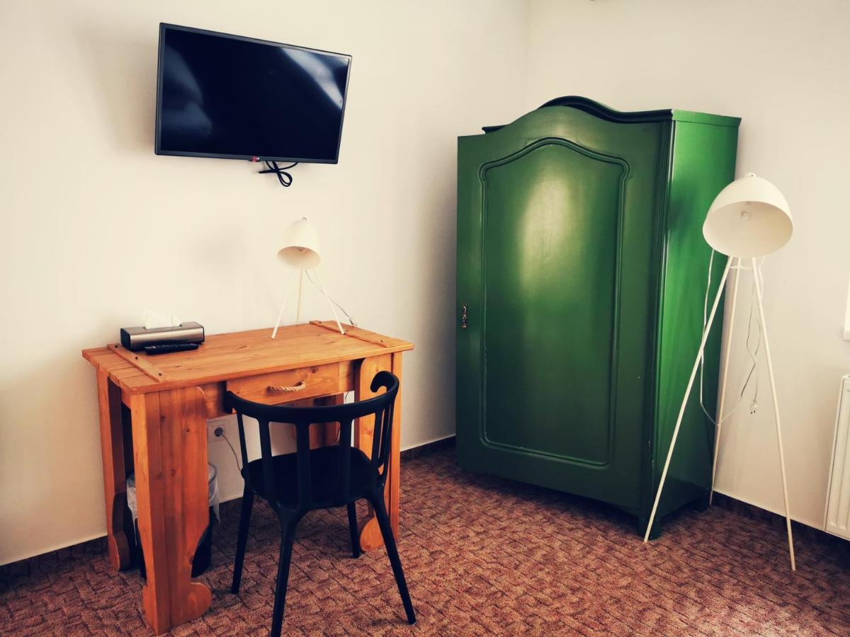 Szabolcs Vezer Panzio Bed & Breakfast ภายนอก รูปภาพ