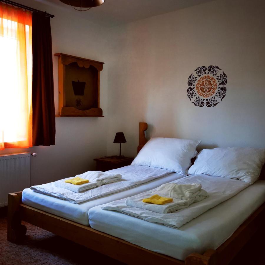 Szabolcs Vezer Panzio Bed & Breakfast ภายนอก รูปภาพ
