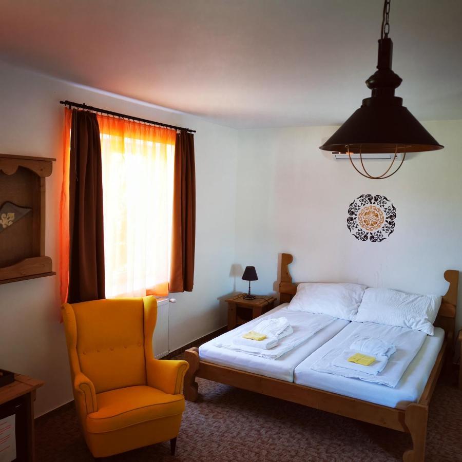 Szabolcs Vezer Panzio Bed & Breakfast ภายนอก รูปภาพ