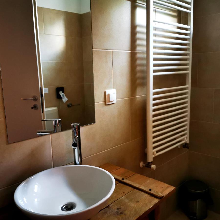 Szabolcs Vezer Panzio Bed & Breakfast ภายนอก รูปภาพ