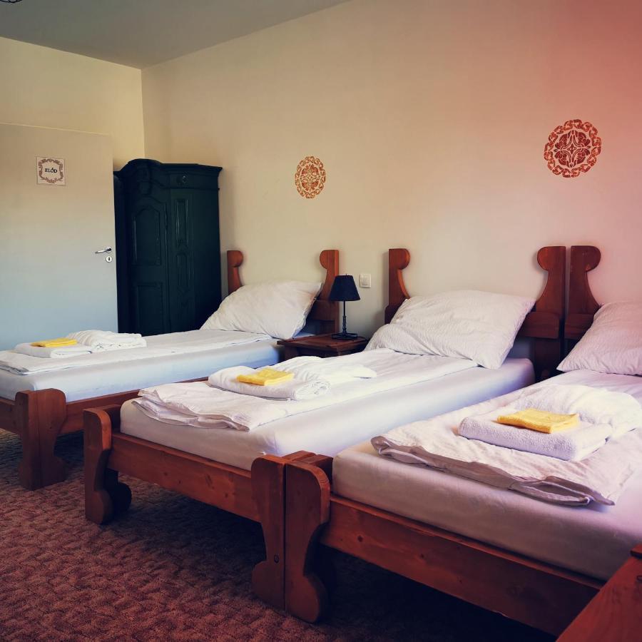 Szabolcs Vezer Panzio Bed & Breakfast ภายนอก รูปภาพ