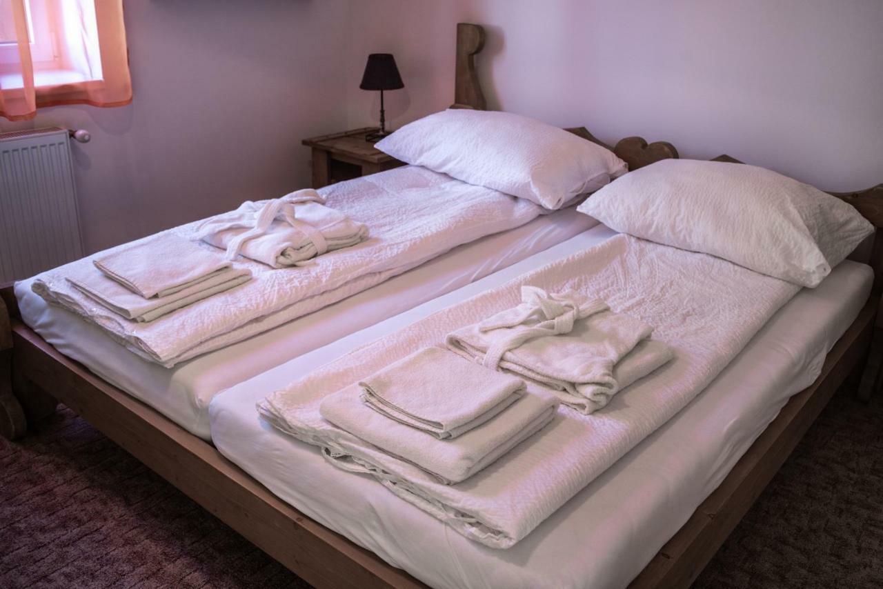 Szabolcs Vezer Panzio Bed & Breakfast ภายนอก รูปภาพ