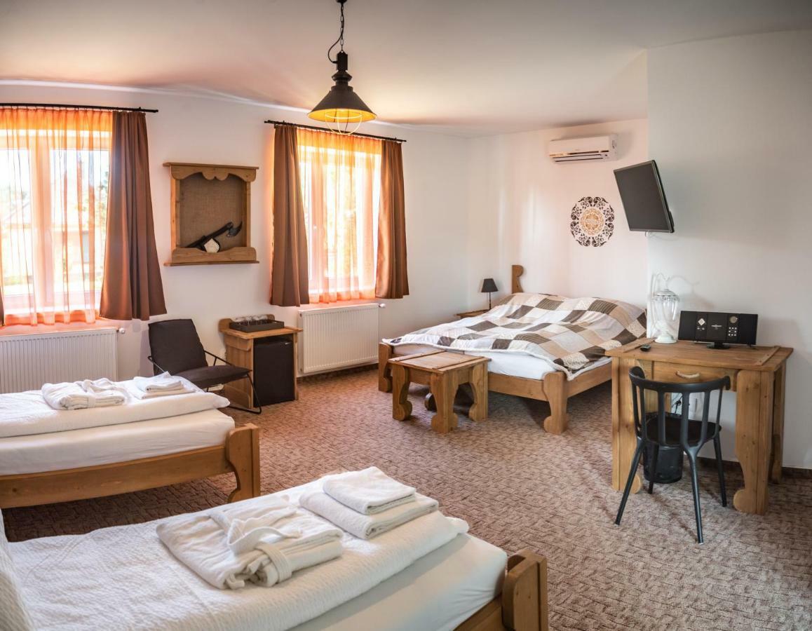 Szabolcs Vezer Panzio Bed & Breakfast ภายนอก รูปภาพ
