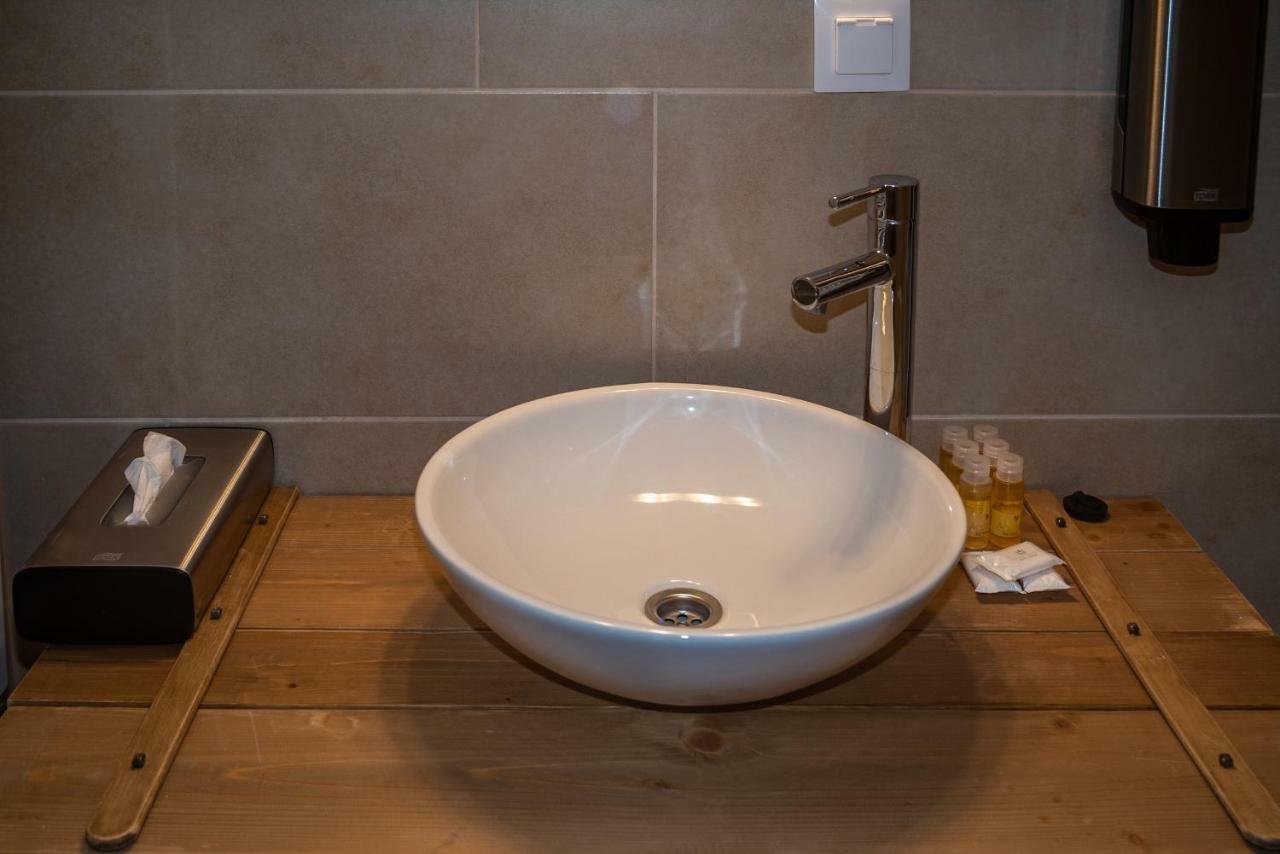 Szabolcs Vezer Panzio Bed & Breakfast ภายนอก รูปภาพ