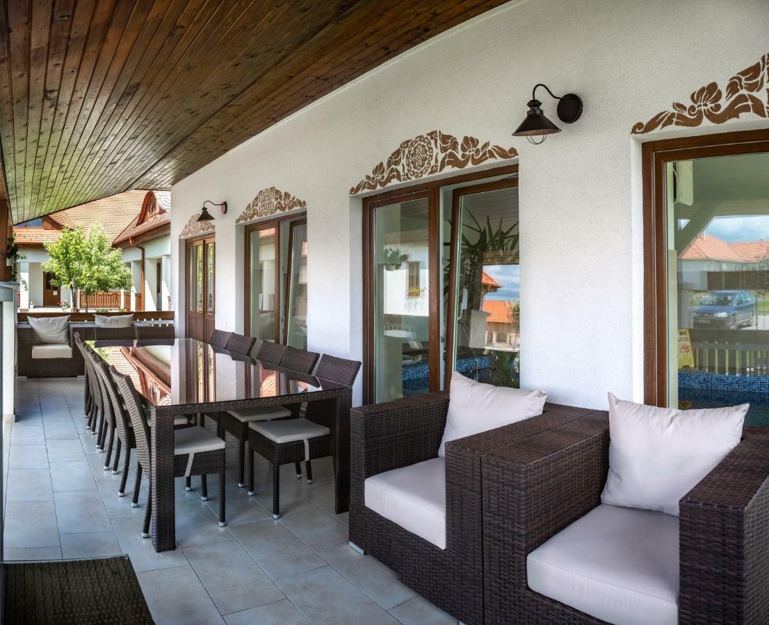 Szabolcs Vezer Panzio Bed & Breakfast ภายนอก รูปภาพ