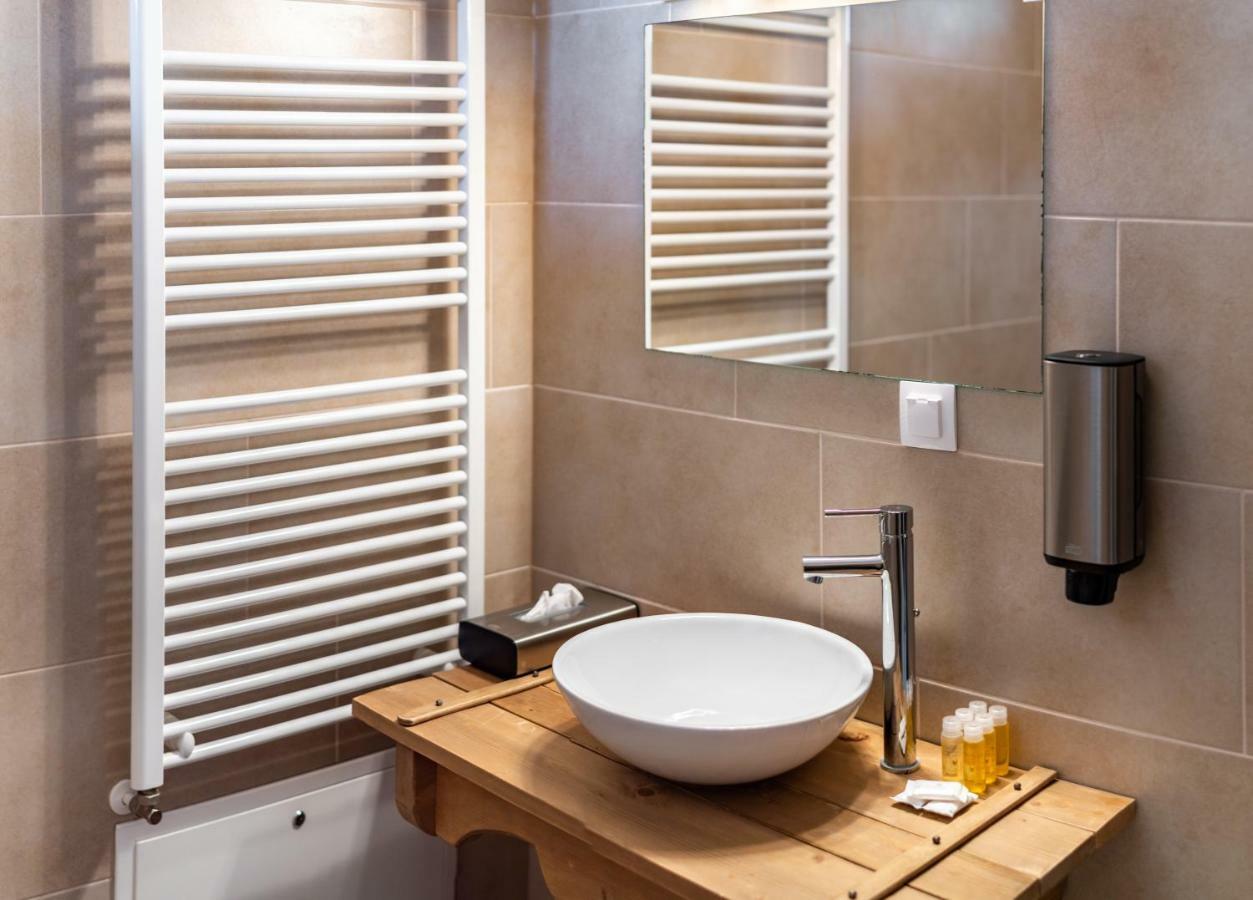 Szabolcs Vezer Panzio Bed & Breakfast ภายนอก รูปภาพ