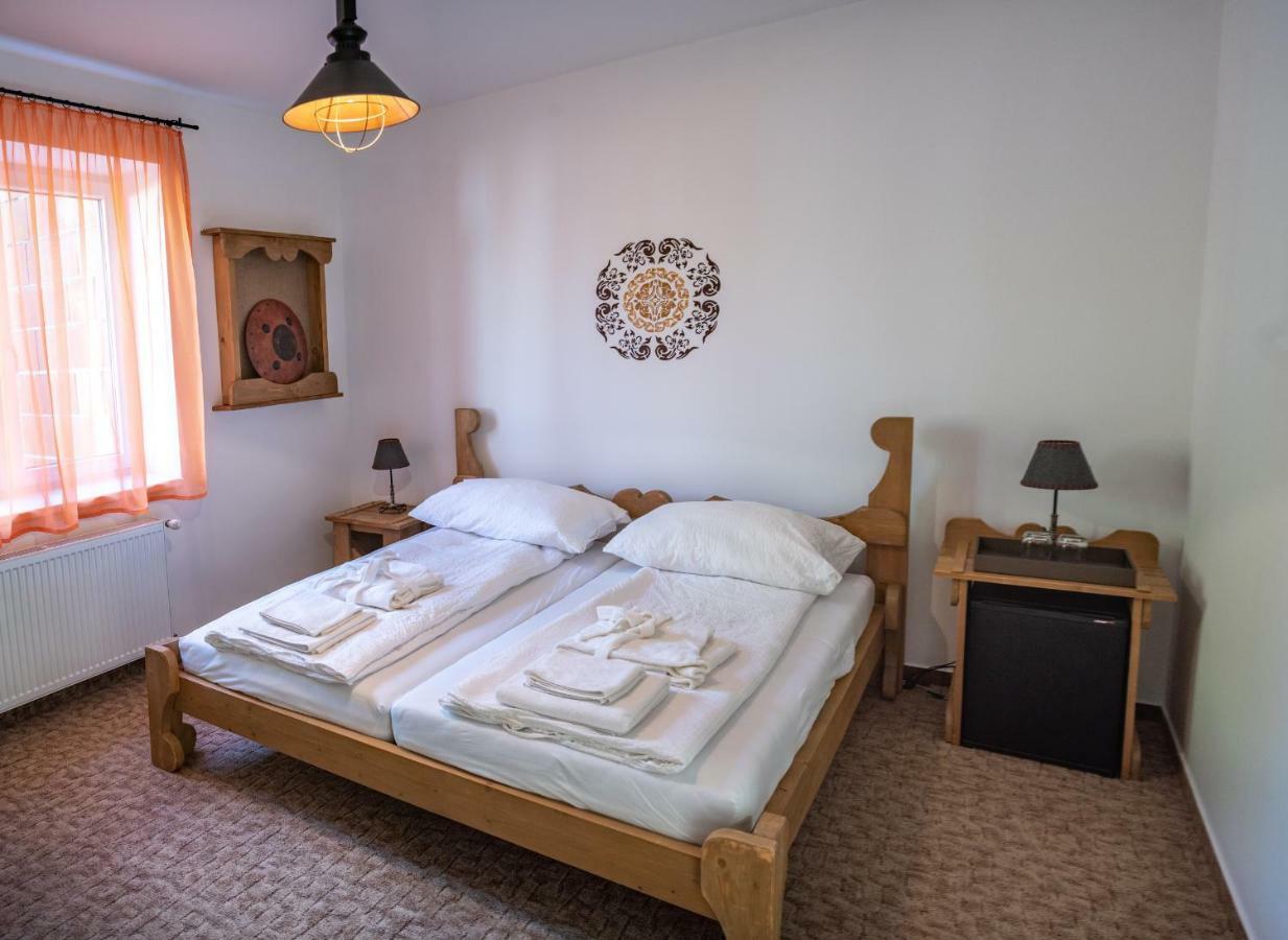 Szabolcs Vezer Panzio Bed & Breakfast ภายนอก รูปภาพ