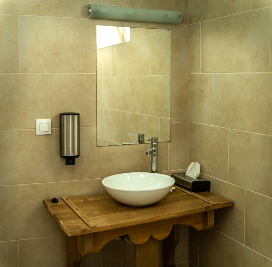 Szabolcs Vezer Panzio Bed & Breakfast ภายนอก รูปภาพ