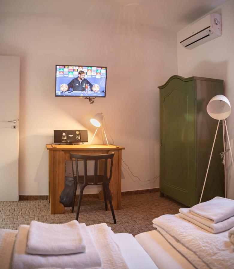 Szabolcs Vezer Panzio Bed & Breakfast ภายนอก รูปภาพ