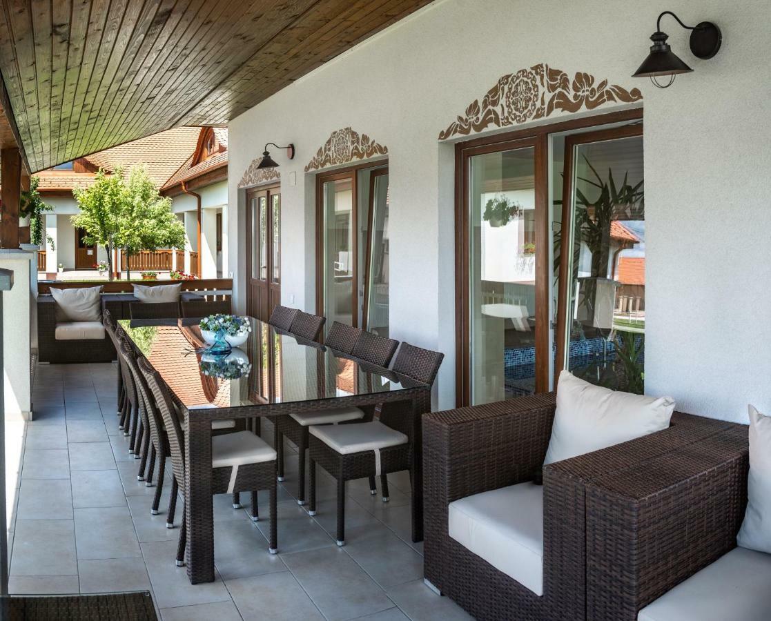 Szabolcs Vezer Panzio Bed & Breakfast ภายนอก รูปภาพ