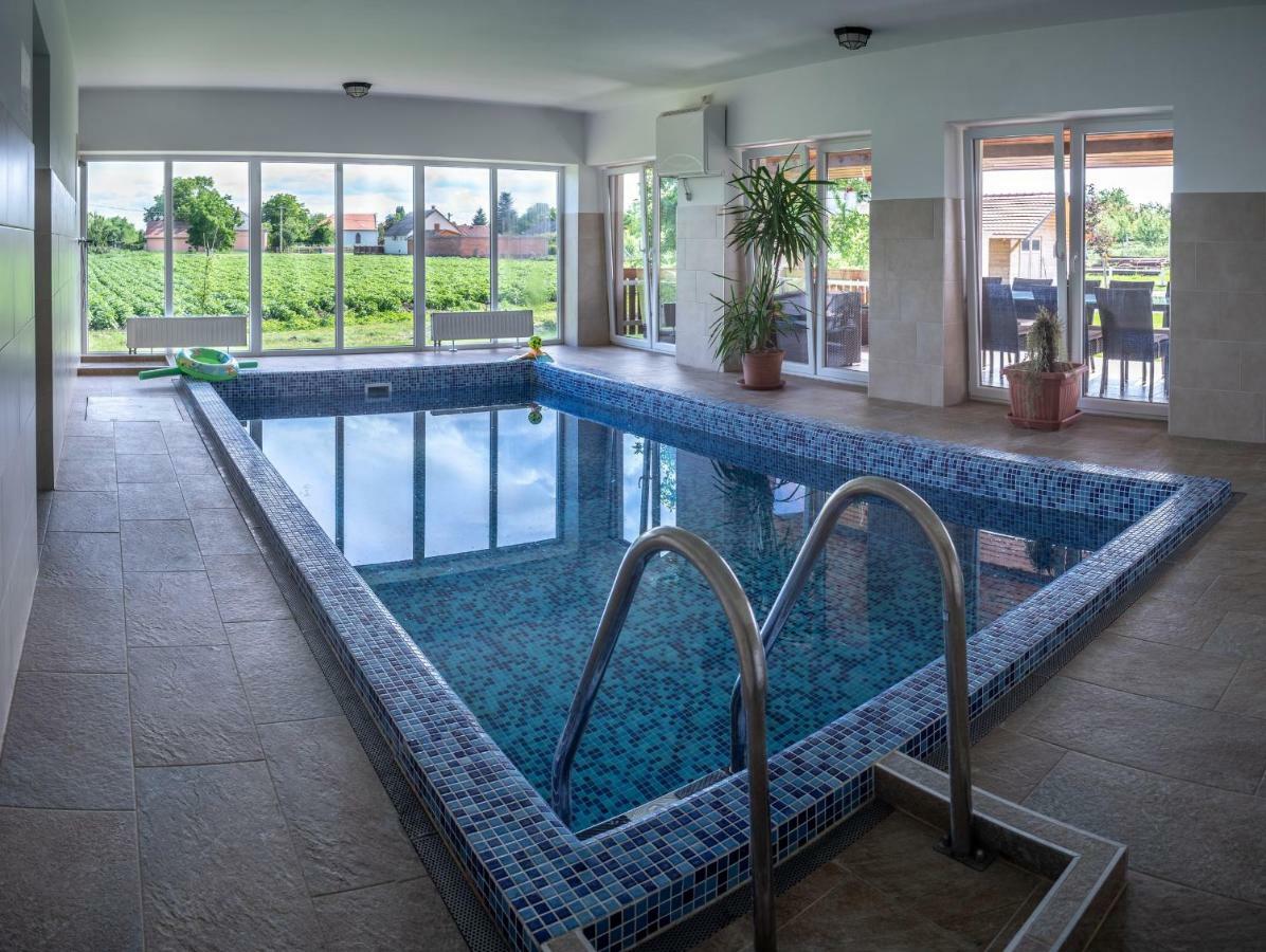Szabolcs Vezer Panzio Bed & Breakfast ภายนอก รูปภาพ